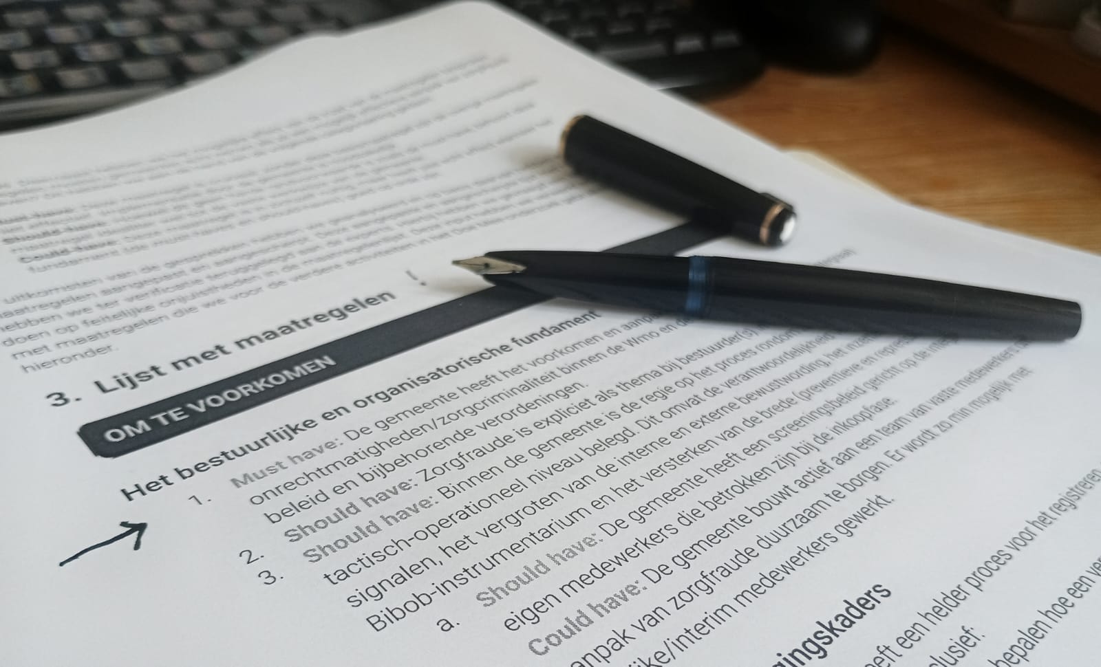 een foto van een pagina uit de maatregelenlijst met daarop een vulpen